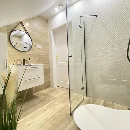 Fiona3 Centrum700m Parking Bezplatny Monitorowany Salon Tv Sypialnia Tv Lazienka Kuchnia Rekuperacja Daire